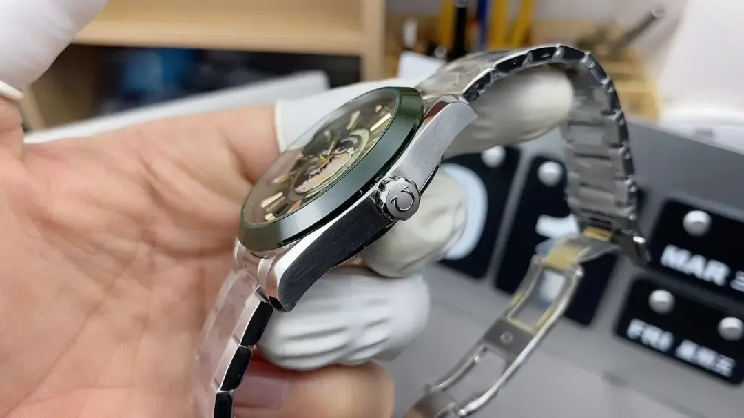 VS厂欧米茄海马150绿圈世界时与正品的差距大不大？