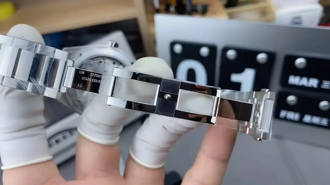 VS厂欧米茄海马150绿圈世界时与正品的差距大不大？