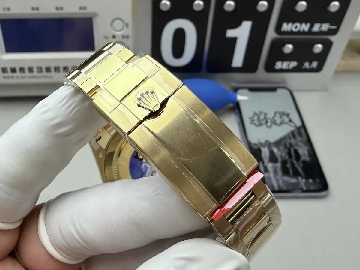 C厂劳力士绿金迪：如何避免掉色问题