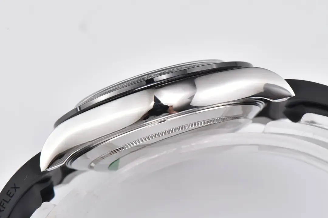 C厂劳力士灰胶迪通拿，如何辨别4130机芯的真伪