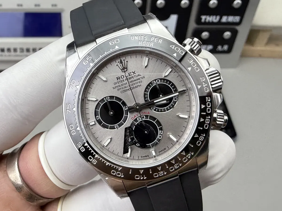 VS厂迪通拿评测：走时日差仅 ±5 秒，60小时动储，超值！