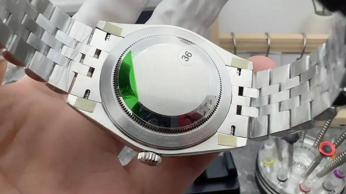 复刻表收货猫腻告诉您：保护膜的撕与不撕