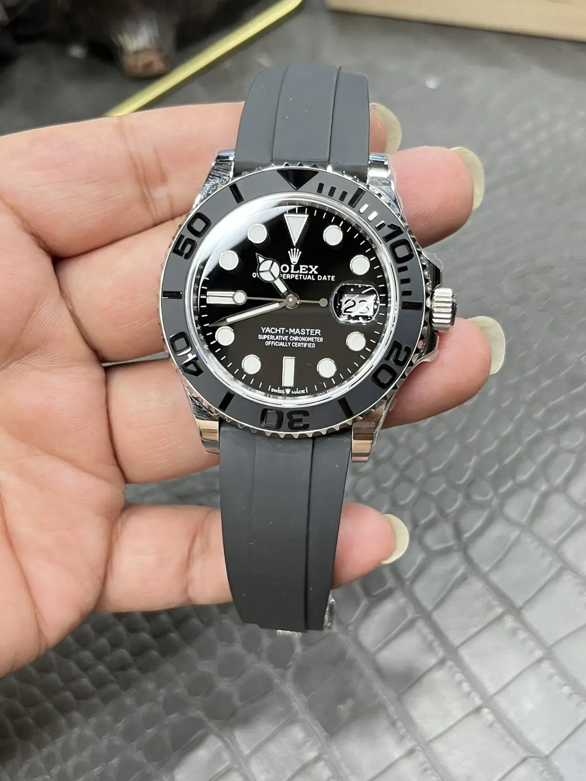 VS厂劳力士白金游艇，如何辨别3235机芯的真伪