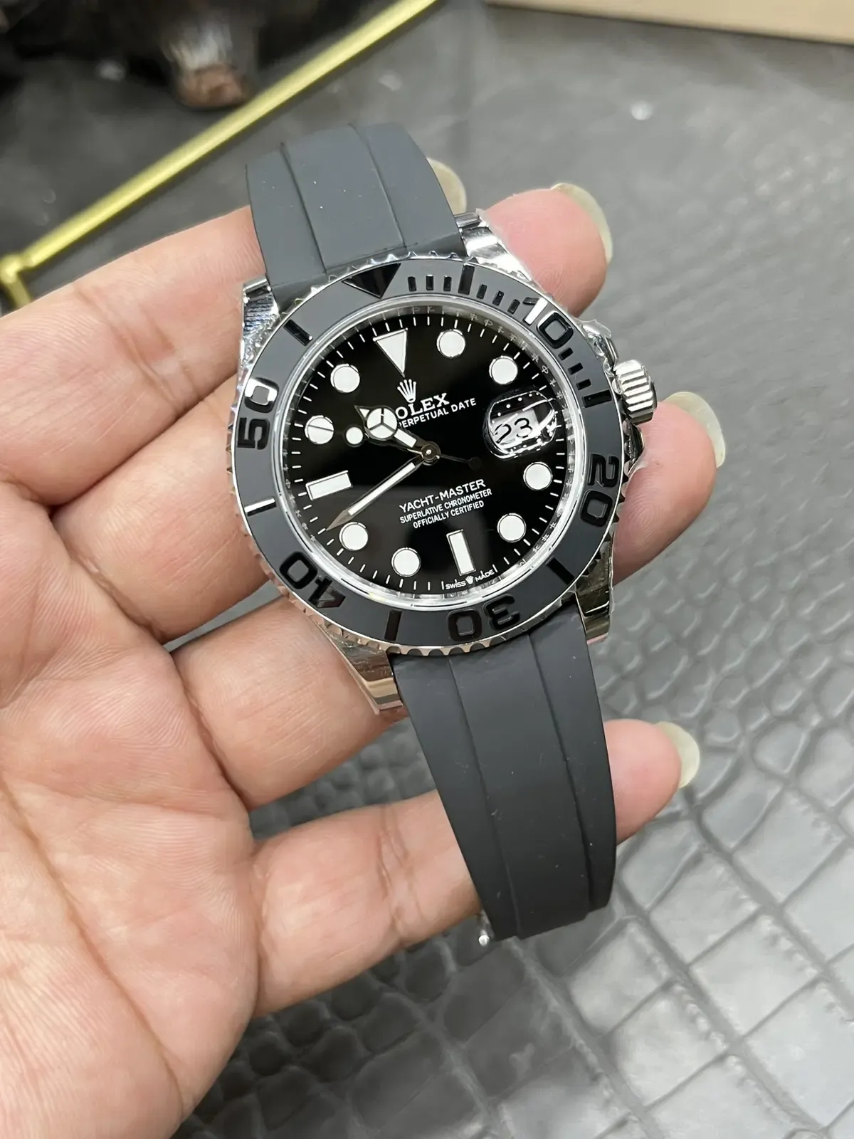 VS厂劳力士白金游艇，如何辨别3235机芯的真伪