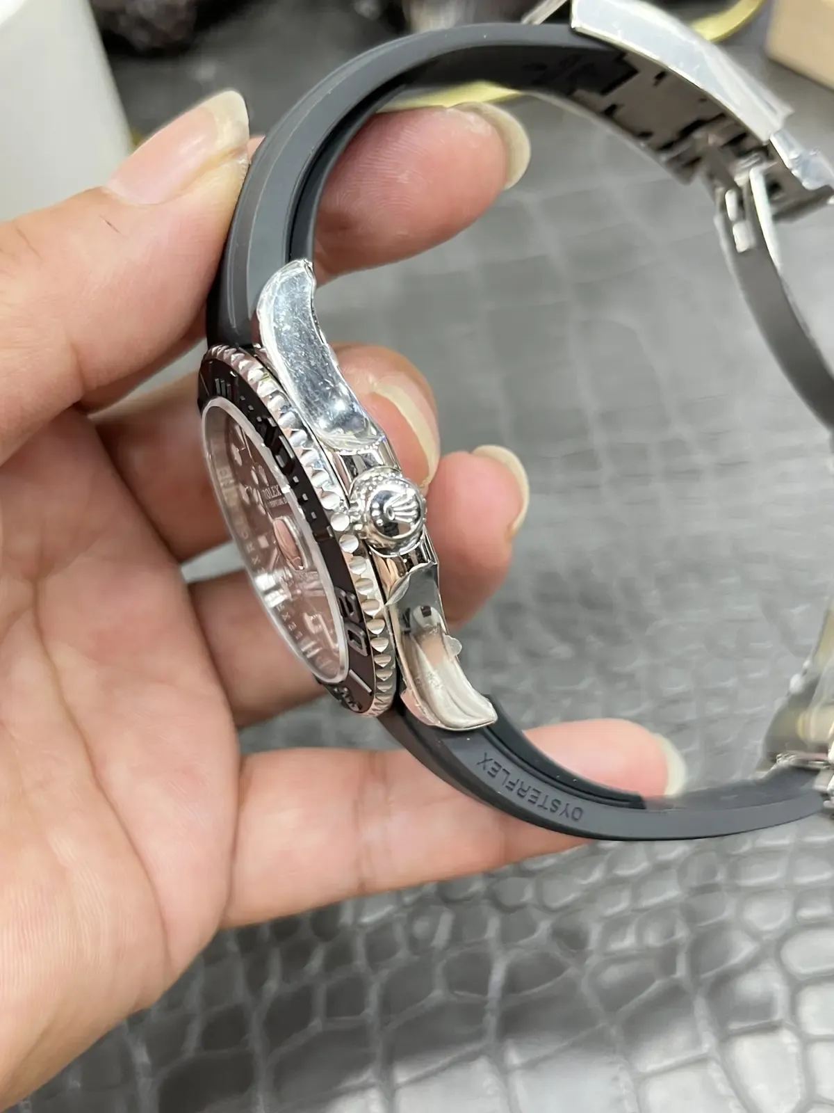 VS厂劳力士白金游艇，如何辨别3235机芯的真伪