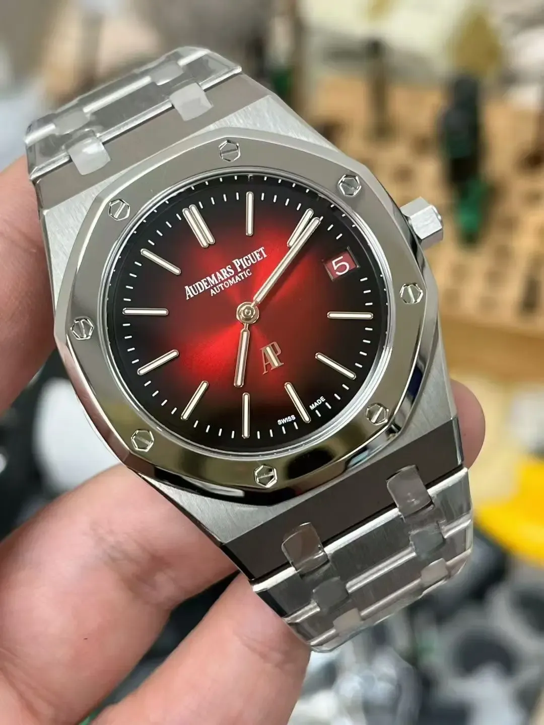 颜值封神！ZF厂爱彼16202XT酒红钛金版，让你一眼沦陷