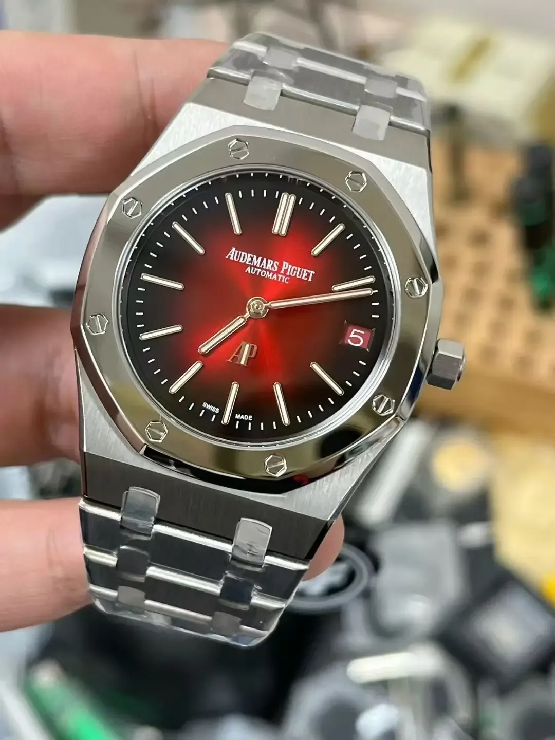 颜值封神！ZF厂爱彼16202XT酒红钛金版，让你一眼沦陷