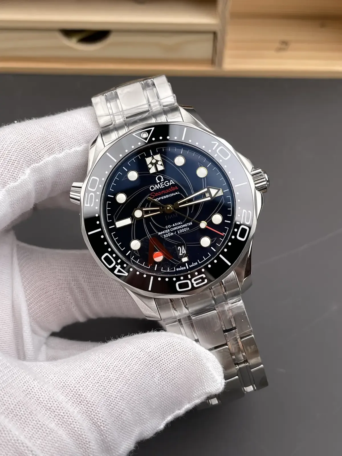 VS厂欧米茄007女王密使对比正品差距有多大？