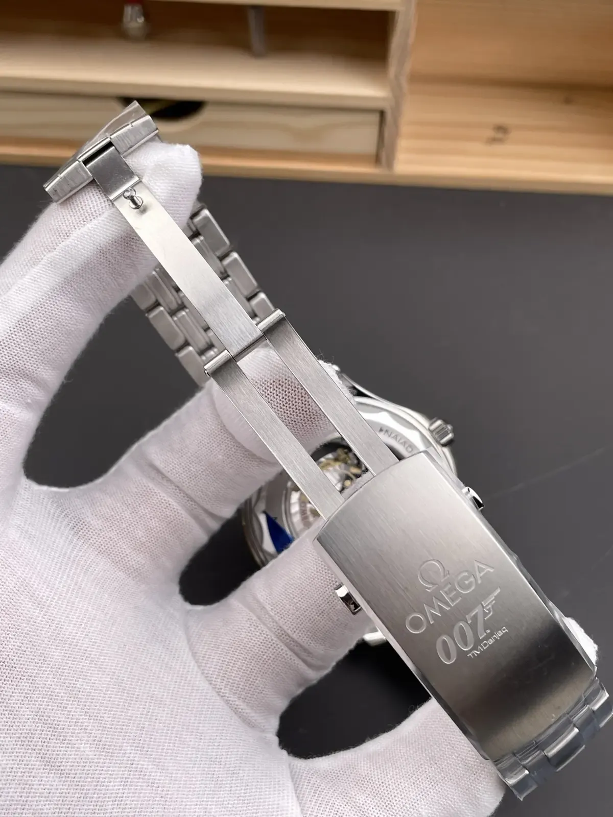 VS厂欧米茄007女王密使对比正品差距有多大？