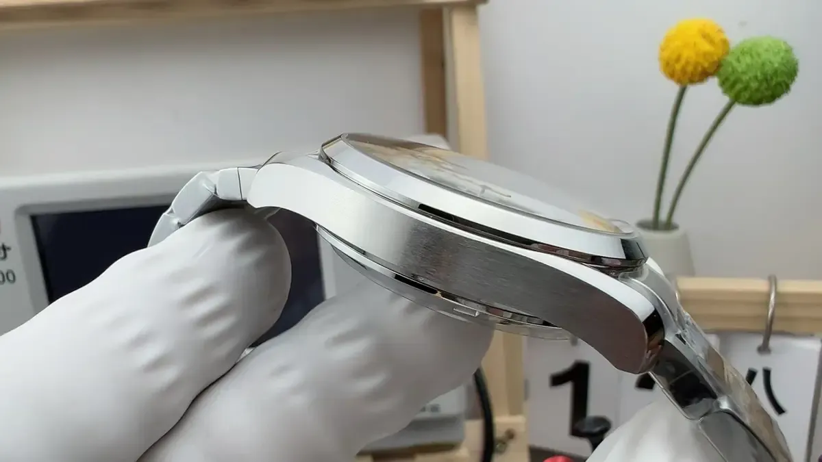 从机芯到外观，VS厂海马大黄蜂复刻表的全方位解析