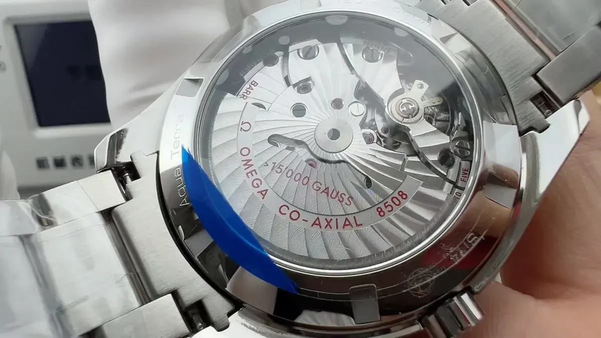 从机芯到外观，VS厂海马大黄蜂复刻表的全方位解析