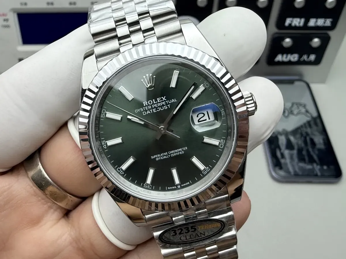 C厂劳力士薄荷绿日志真假辨别全攻略，一眼看穿仿表套路！