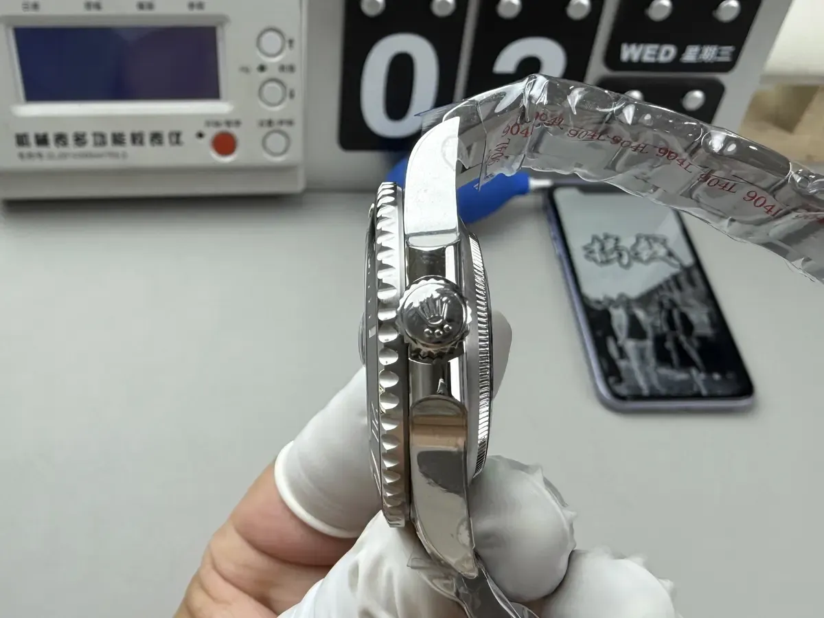 买复刻表必看：C厂黑水鬼对比小厂货差距有多大？