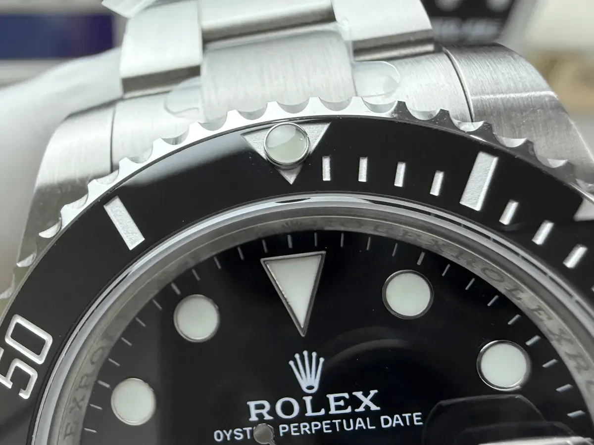 买复刻表必看：C厂黑水鬼对比小厂货差距有多大？