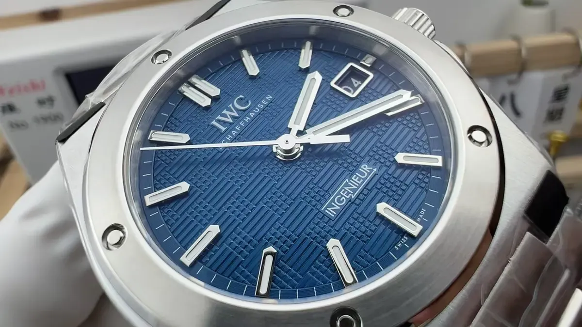 V7厂万国工程师：9分好评，外观机芯对比原版体验