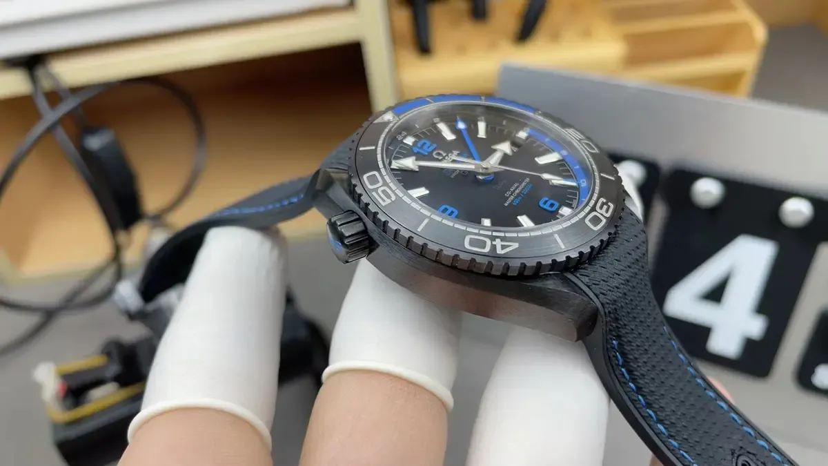 VS厂欧米茄深海之蓝：陶瓷材质与8906一体机芯的完美结合