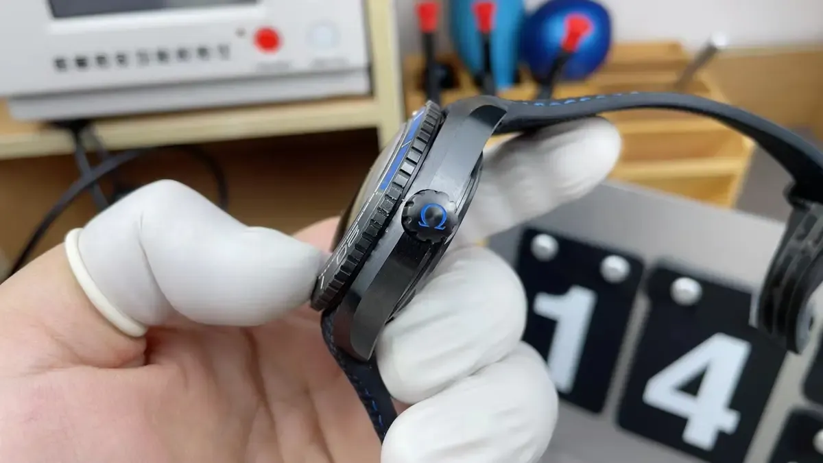 VS厂欧米茄深海之蓝：陶瓷材质与8906一体机芯的完美结合