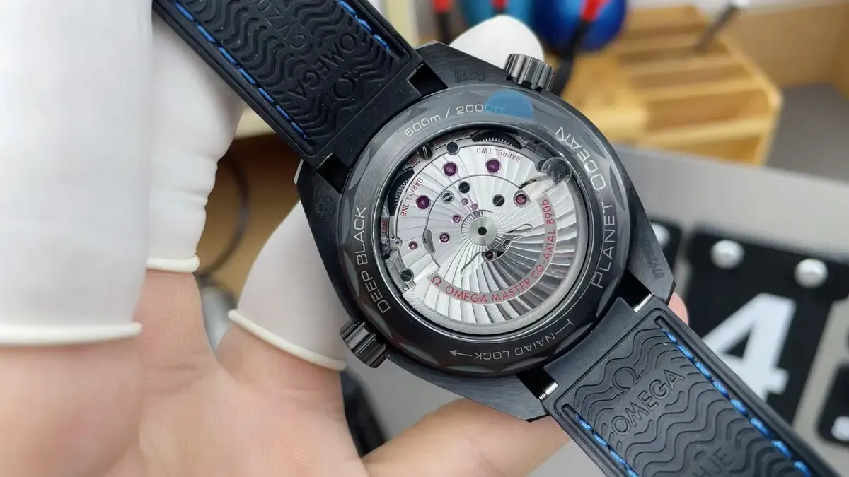 VS厂欧米茄深海之蓝：陶瓷材质与8906一体机芯的完美结合