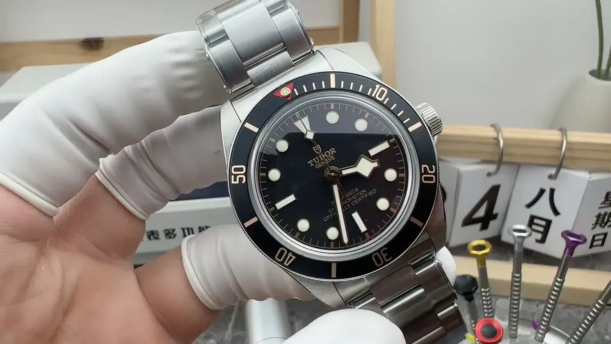 39mm黄金尺寸！ZF厂帝舵碧湾小黑盾复刻表值不值得买？