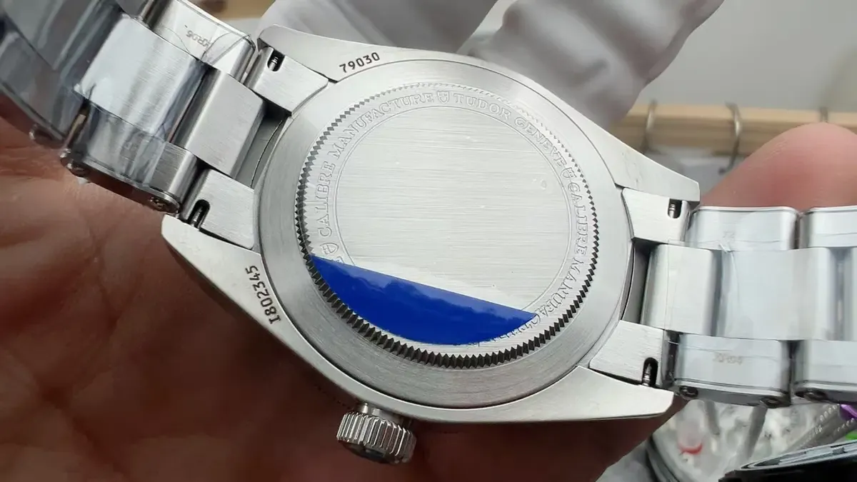 39mm黄金尺寸！ZF厂帝舵碧湾小黑盾复刻表值不值得买？