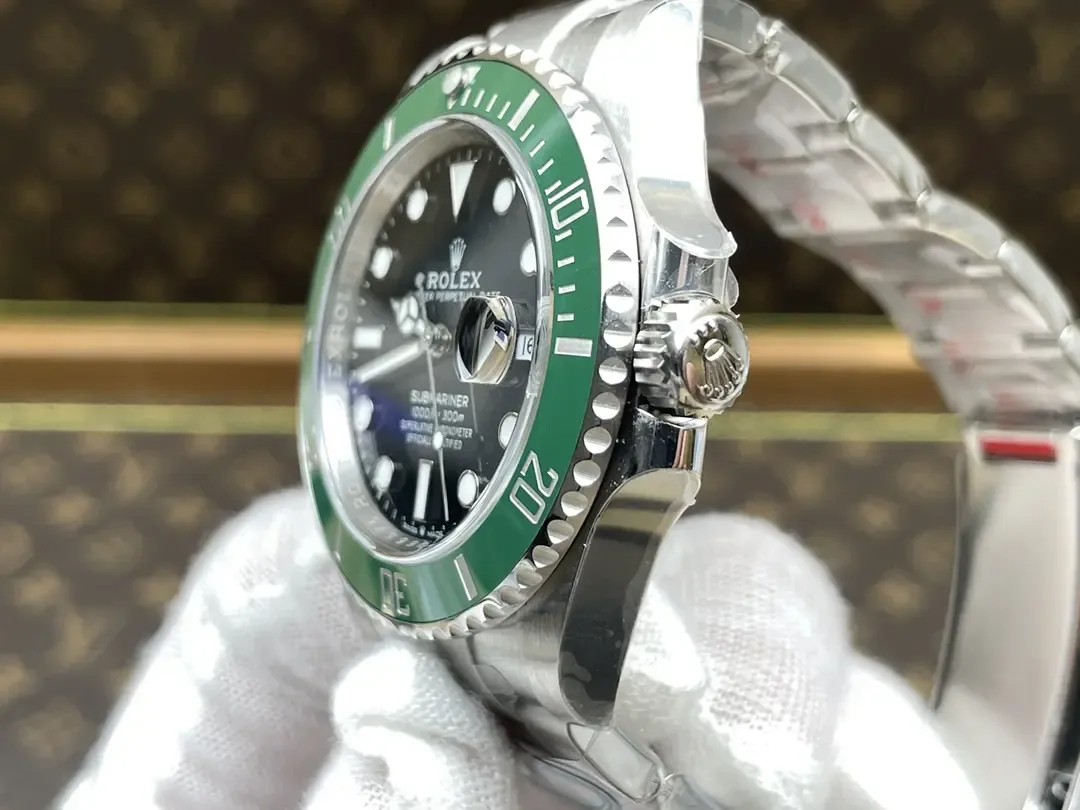 C厂三代绿水鬼深度拆解：3235机芯能否媲美正品？