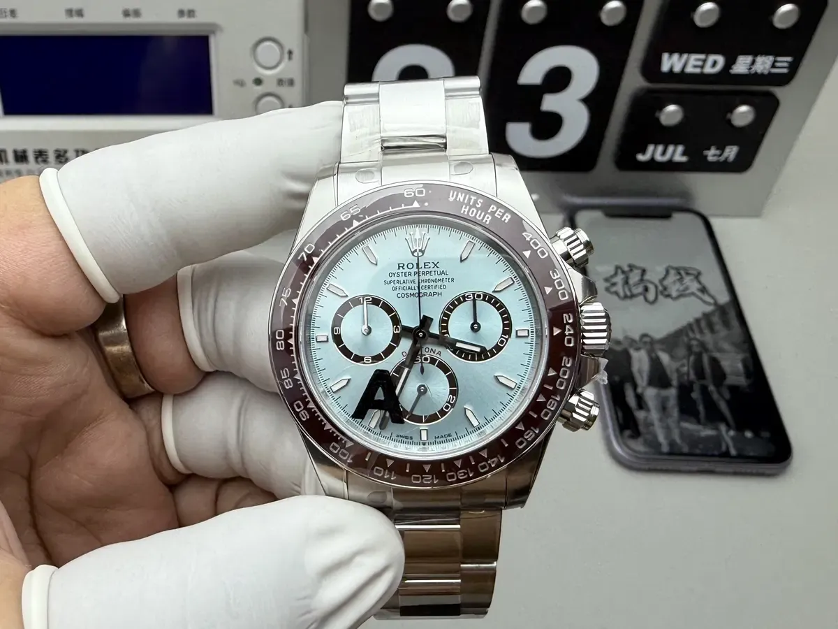 迪通拿天花板？VS厂冰蓝迪配重版：重量、细节、机芯一次看透！