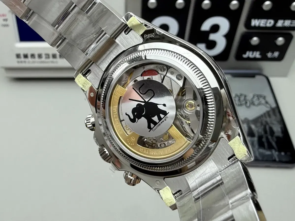 迪通拿天花板？VS厂冰蓝迪配重版：重量、细节、机芯一次看透！