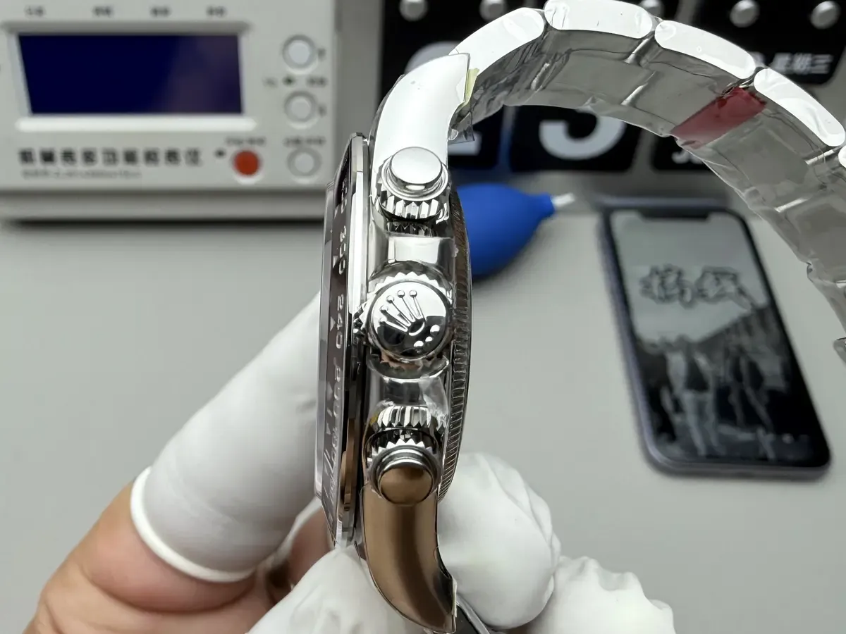 迪通拿天花板？VS厂冰蓝迪配重版：重量、细节、机芯一次看透！