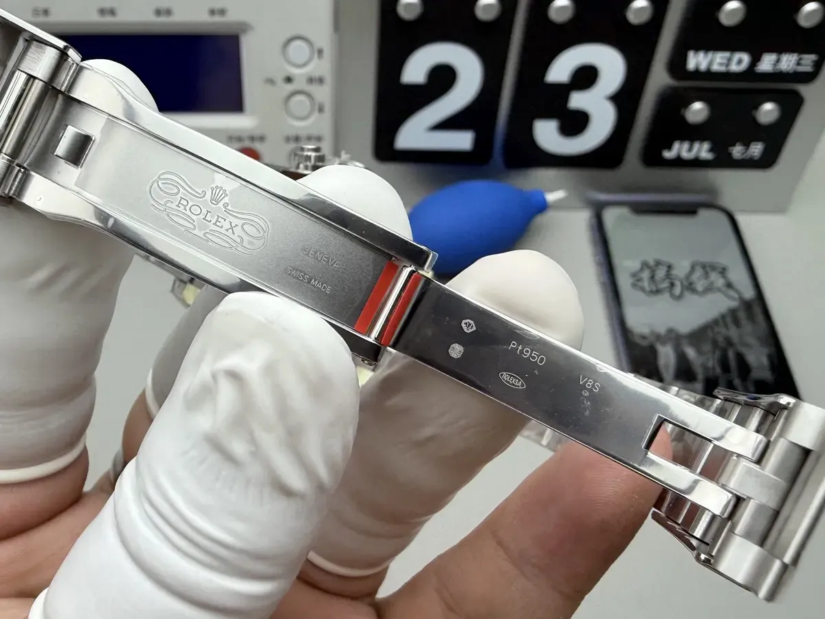 迪通拿天花板？VS厂冰蓝迪配重版：重量、细节、机芯一次看透！