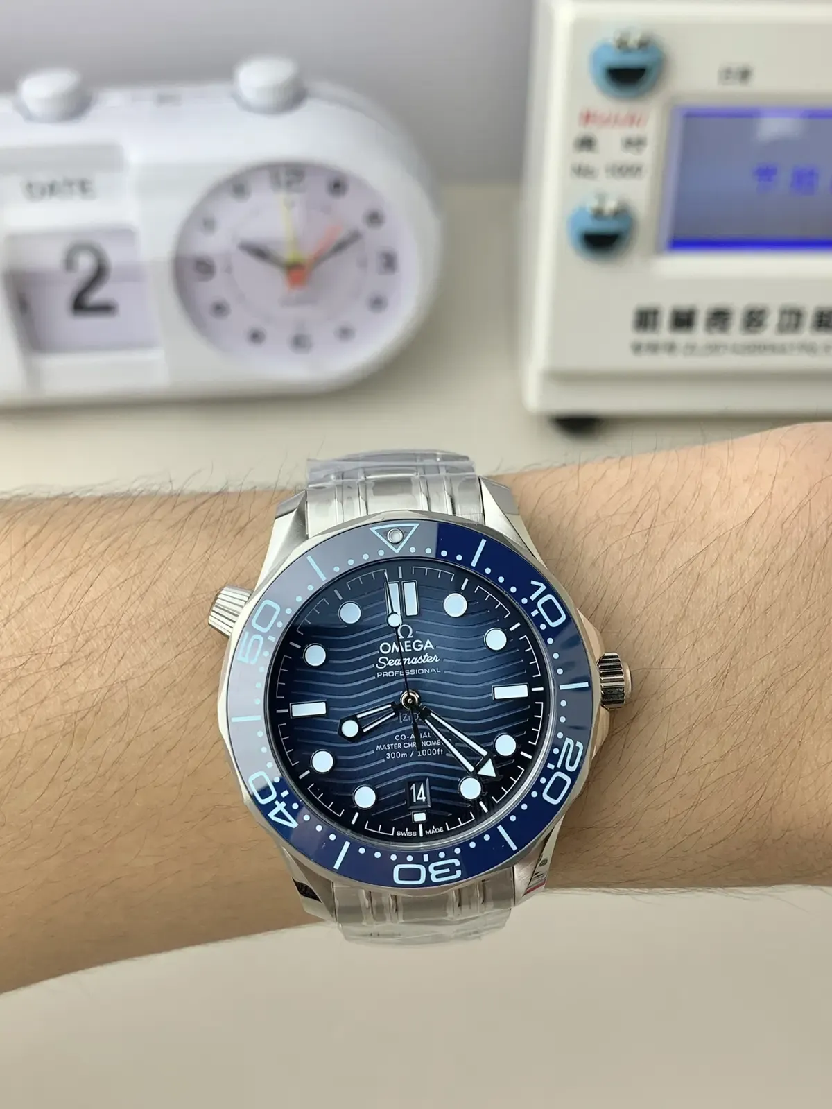 密底浮雕+渐变蓝盘，VS厂欧米茄海马300颜值杀疯了！