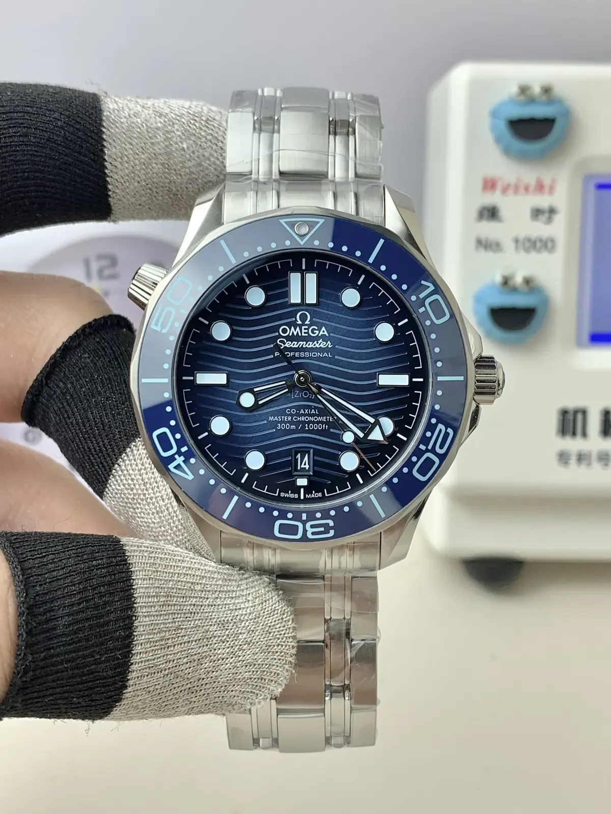 密底浮雕+渐变蓝盘，VS厂欧米茄海马300颜值杀疯了！