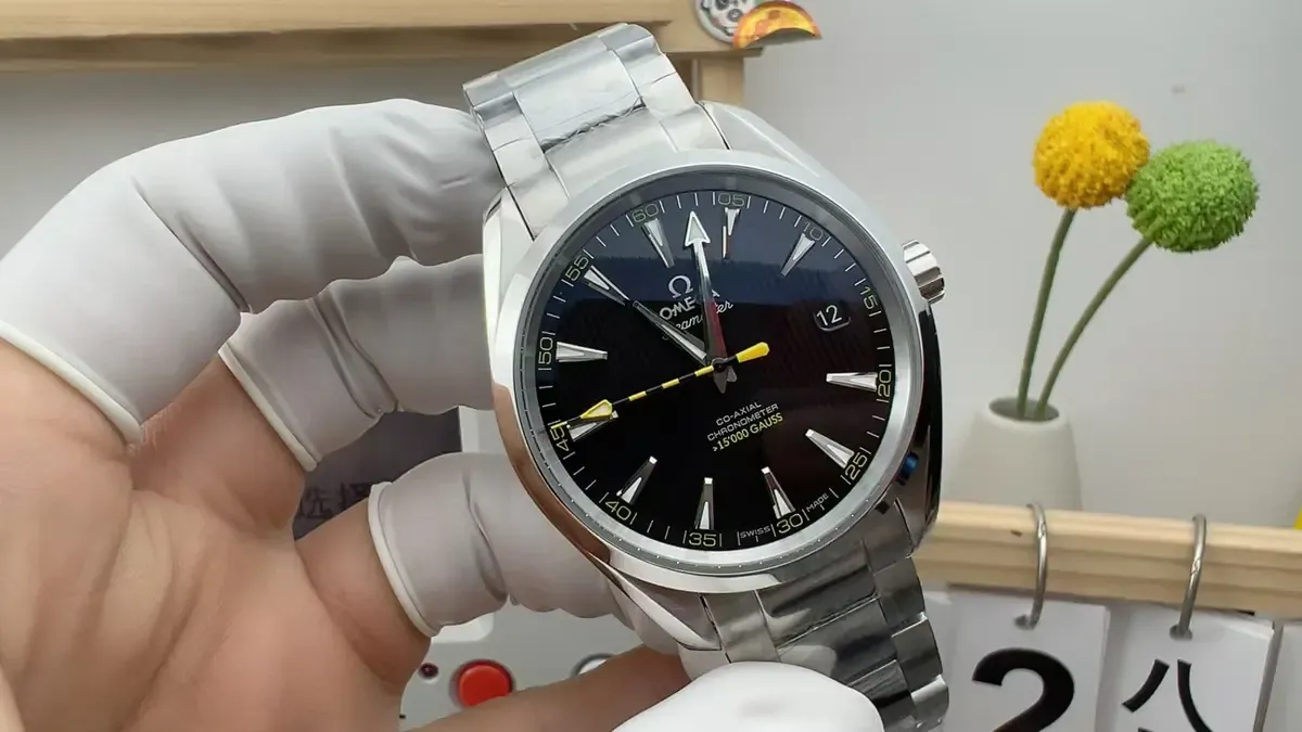 从外观到机芯全解析：VS厂海马150大黄蜂值不值闭眼入