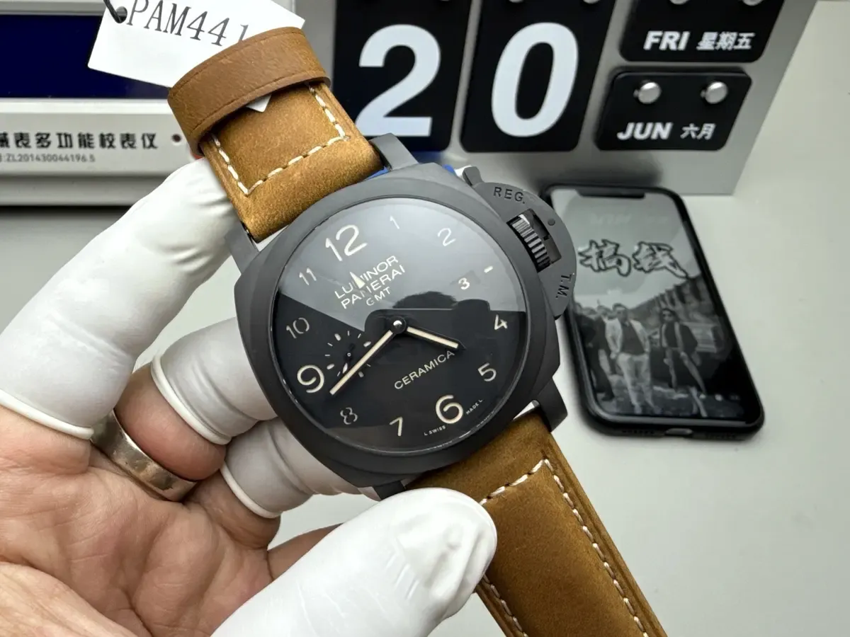 全陶瓷壳+GMT双时区！VS沛纳海441深度评测