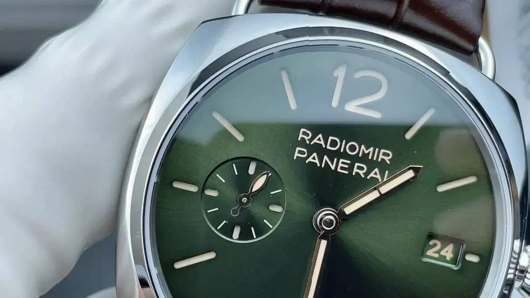 P900机芯稳不稳？VS厂沛纳海1386无护桥款深度拆机