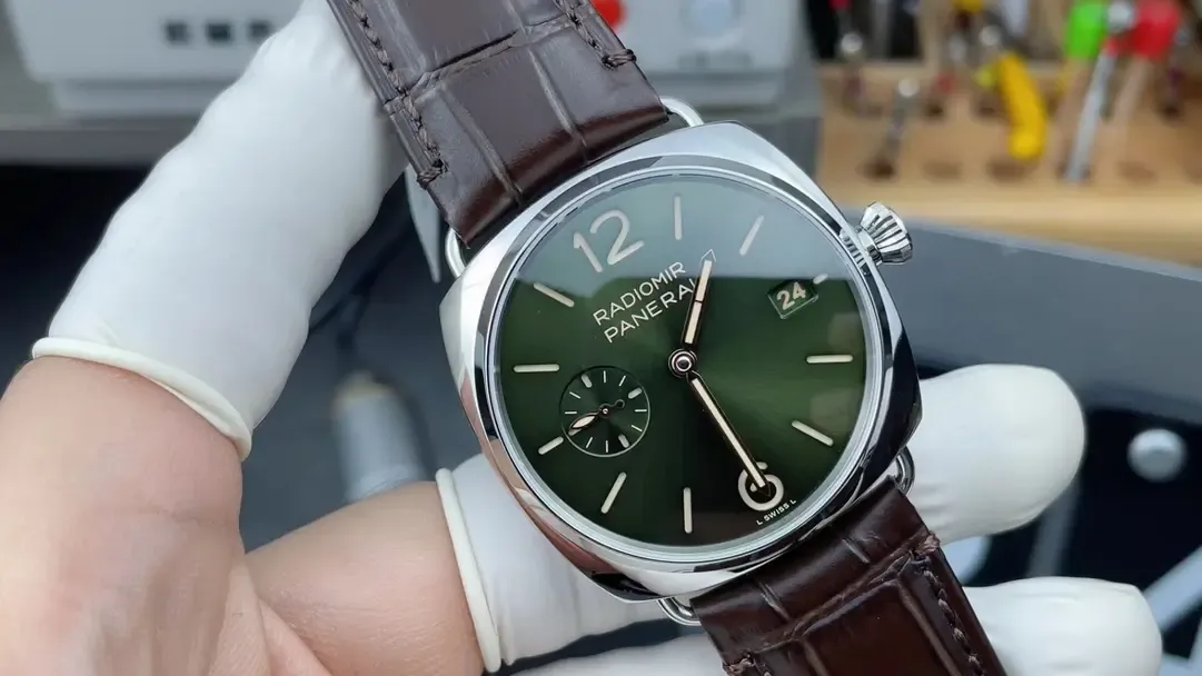 P900机芯稳不稳？VS厂沛纳海1386无护桥款深度拆机