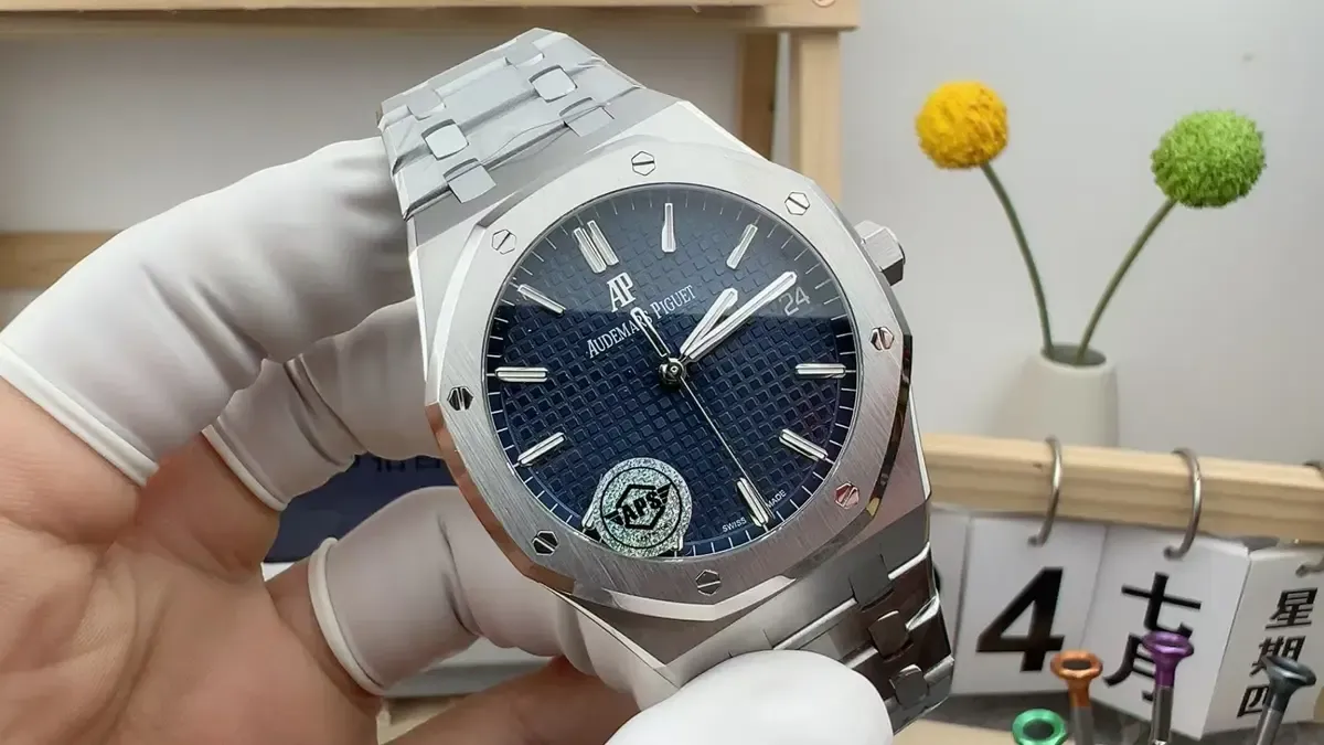 APS爱彼15500最新V3字面实拍对比，4302机芯稳不稳？