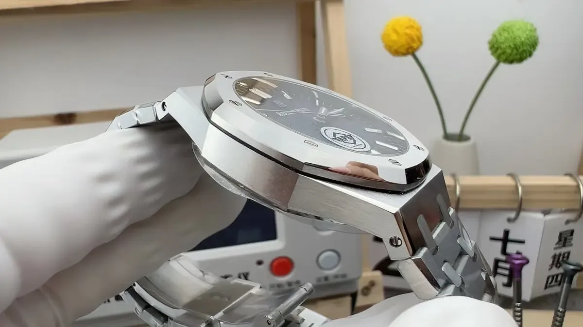 APS爱彼15500最新V3字面实拍对比，4302机芯稳不稳？