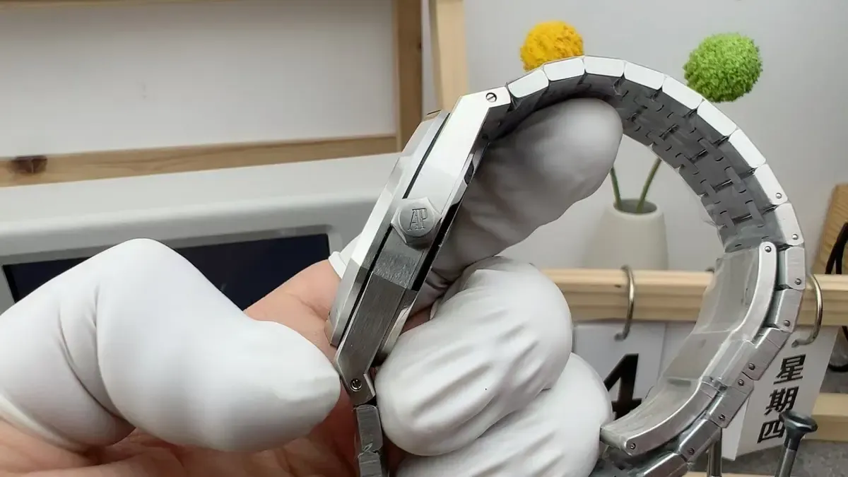 APS爱彼15500最新V3字面实拍对比，4302机芯稳不稳？