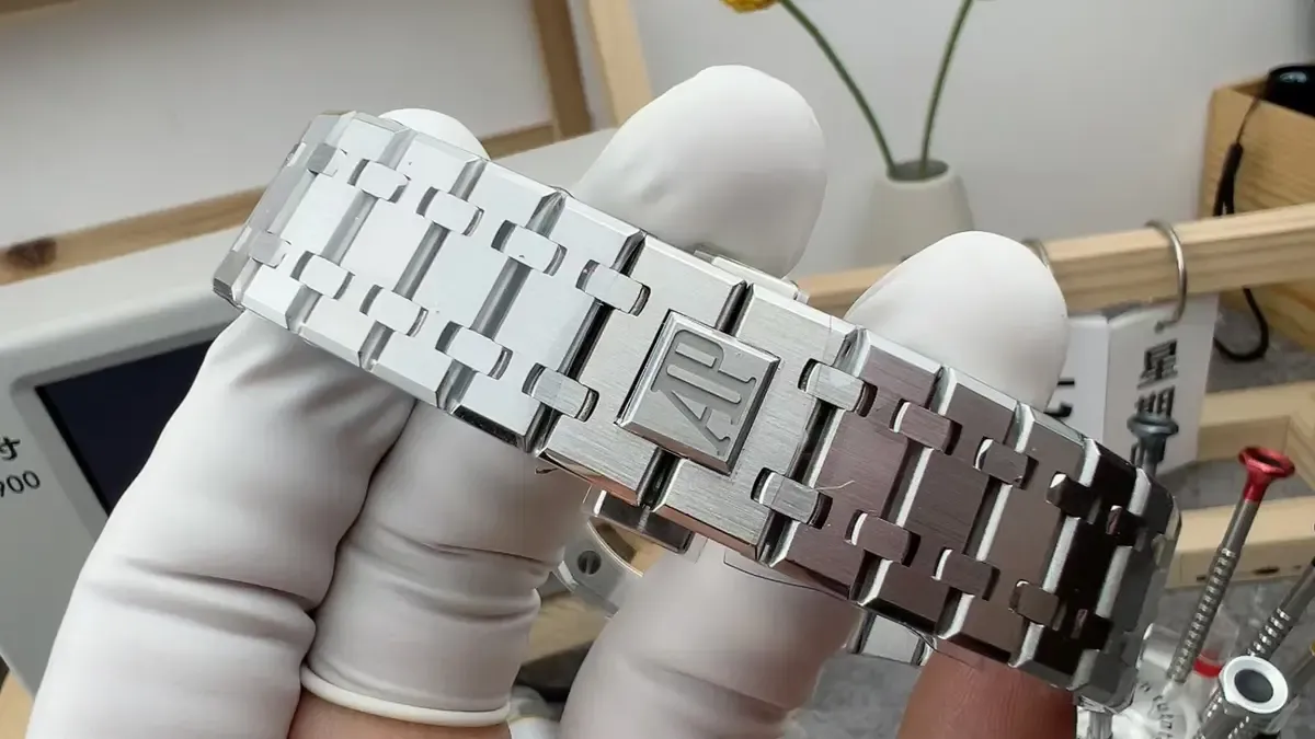 APS爱彼15500最新V3字面实拍对比，4302机芯稳不稳？