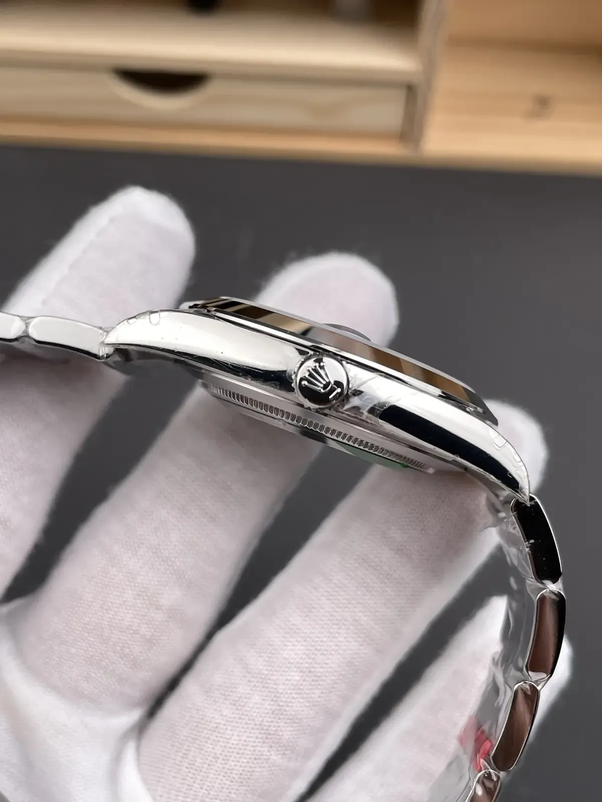 一篇看懂VS厂劳力士日志：重量、厚度、刻字、夜光全解析