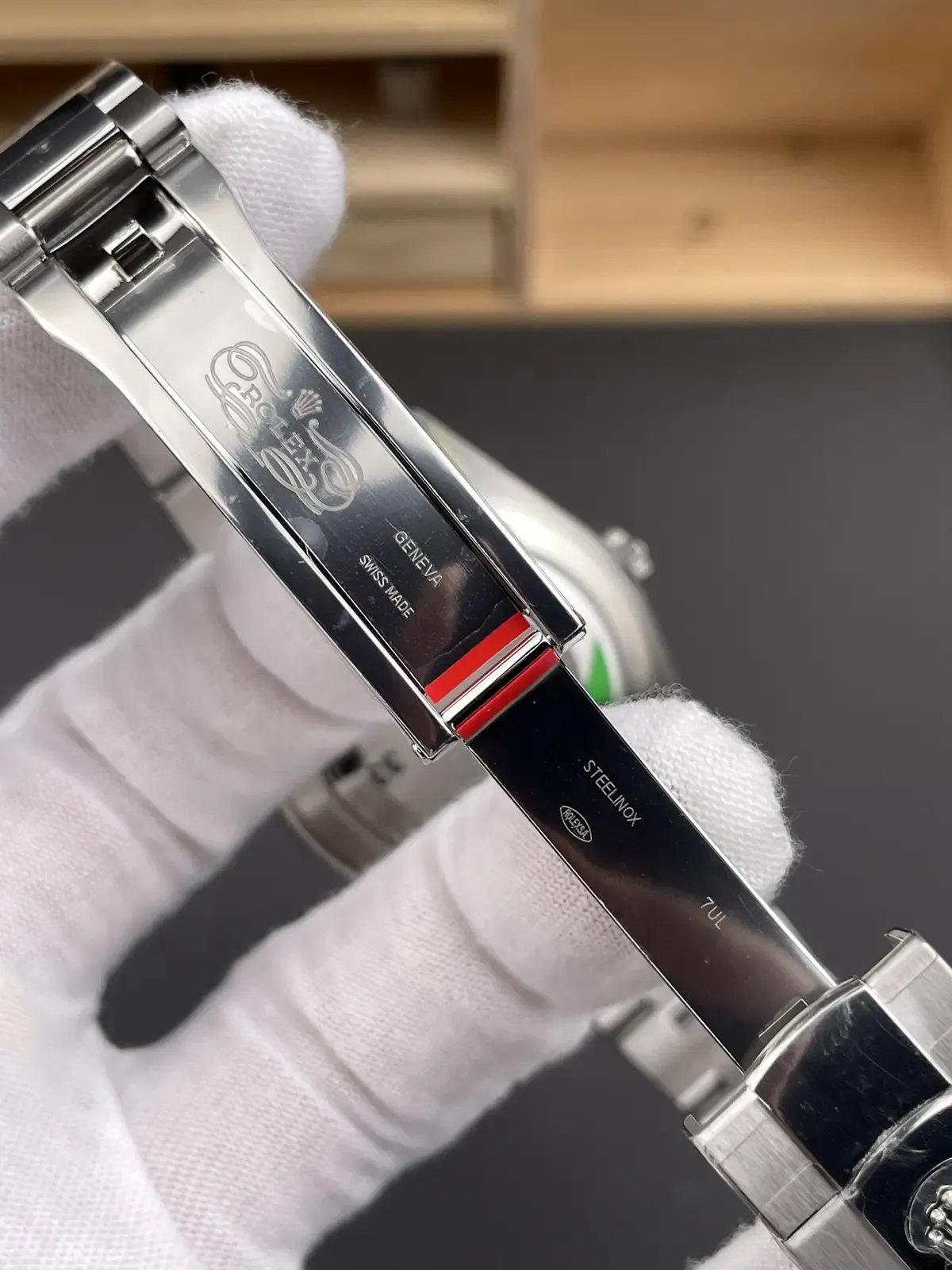 一篇看懂VS厂劳力士日志：重量、厚度、刻字、夜光全解析