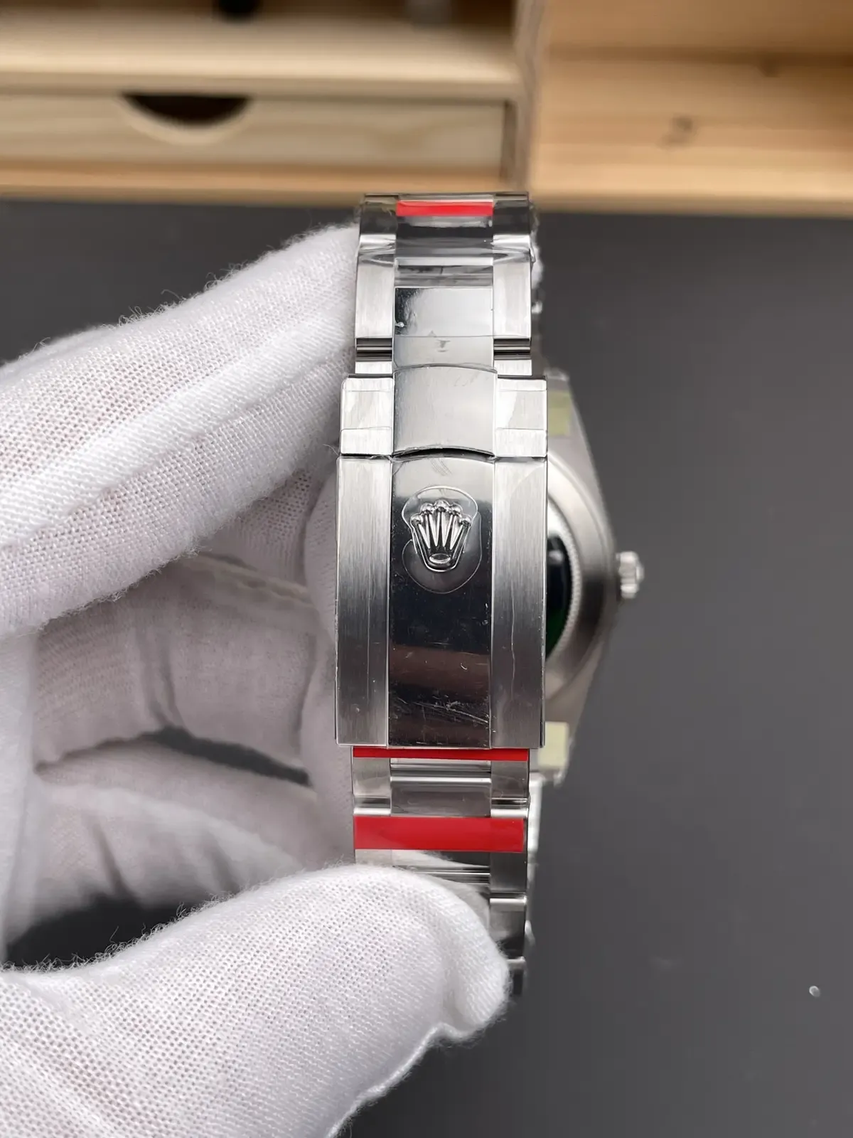 一篇看懂VS厂劳力士日志：重量、厚度、刻字、夜光全解析