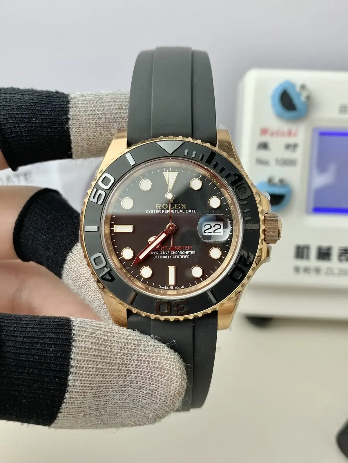 新手必看：C厂金游艇3235机芯做工到底多顶？