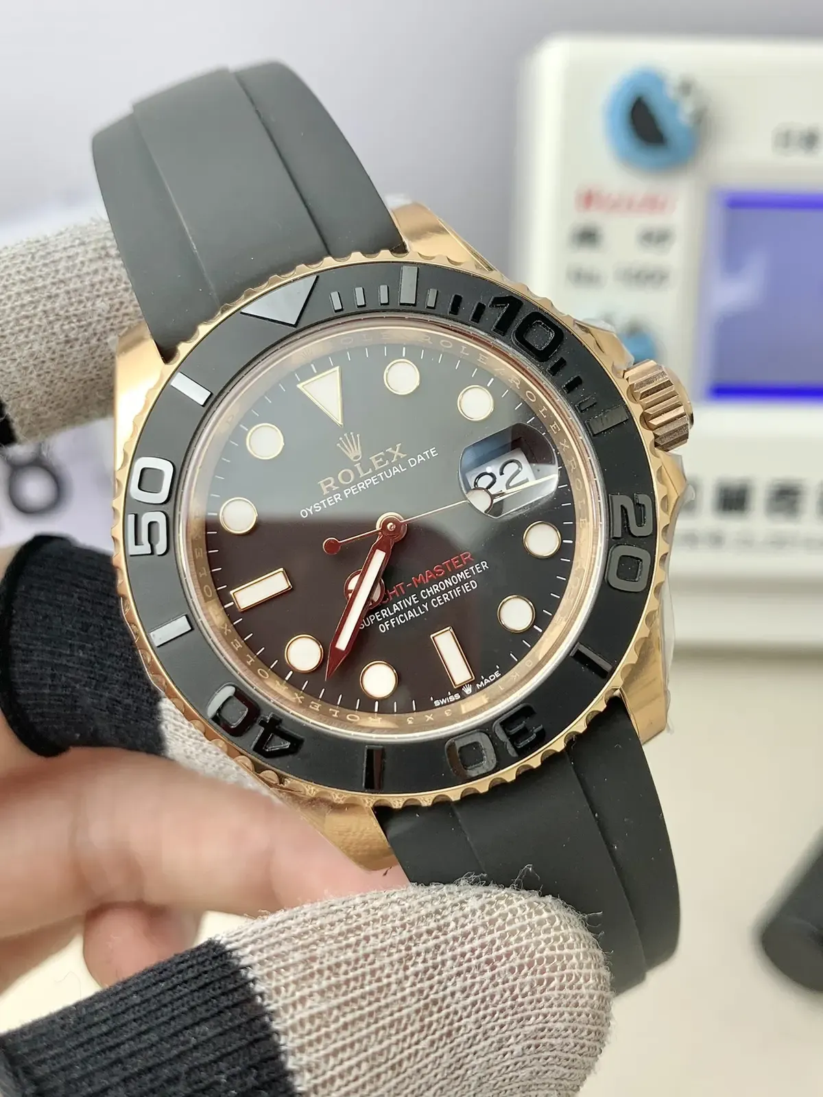 新手必看：C厂金游艇3235机芯做工到底多顶？