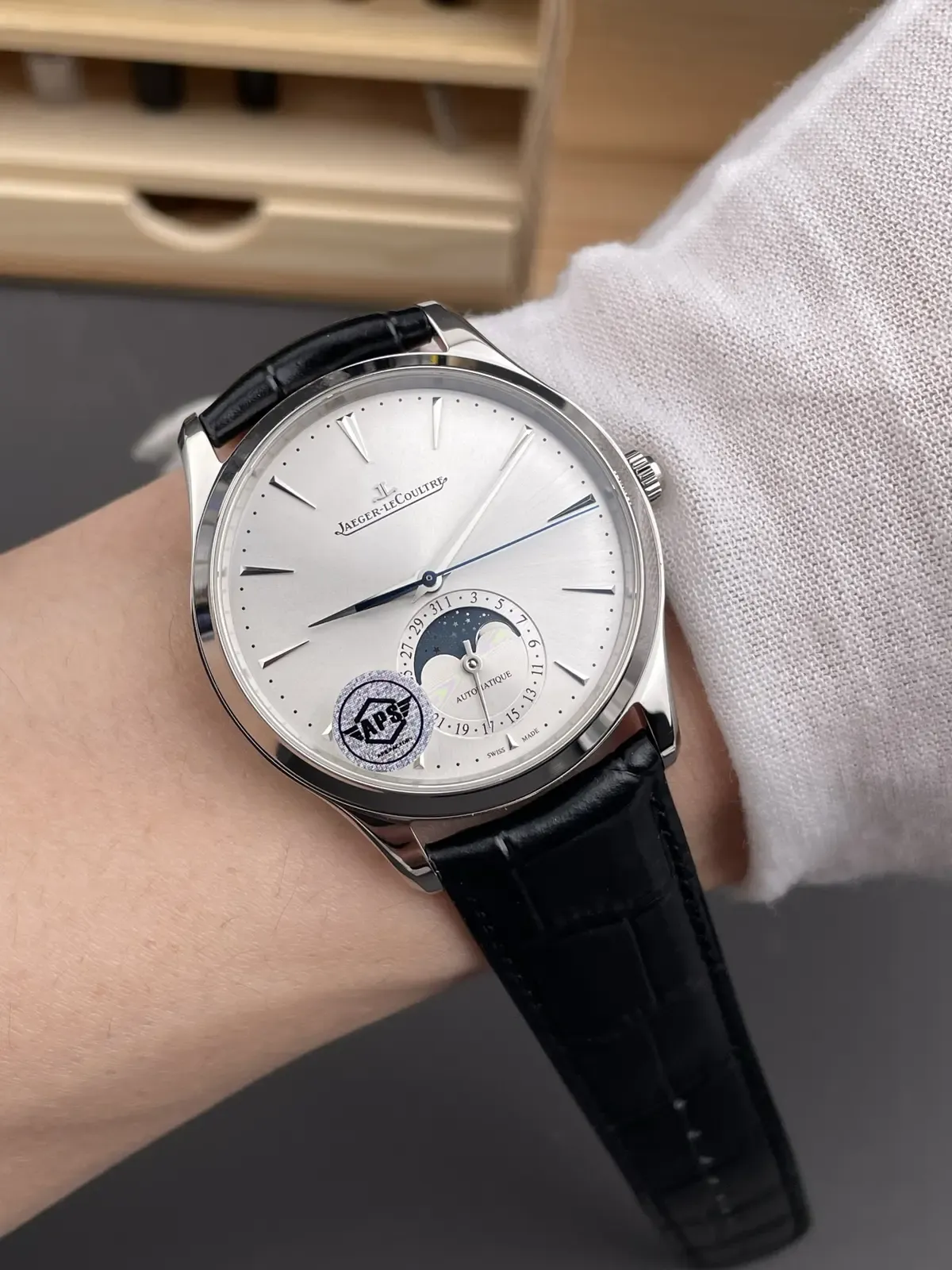 925机芯+折叠扣，表城品鉴告诉你升级APS月相大师值不值