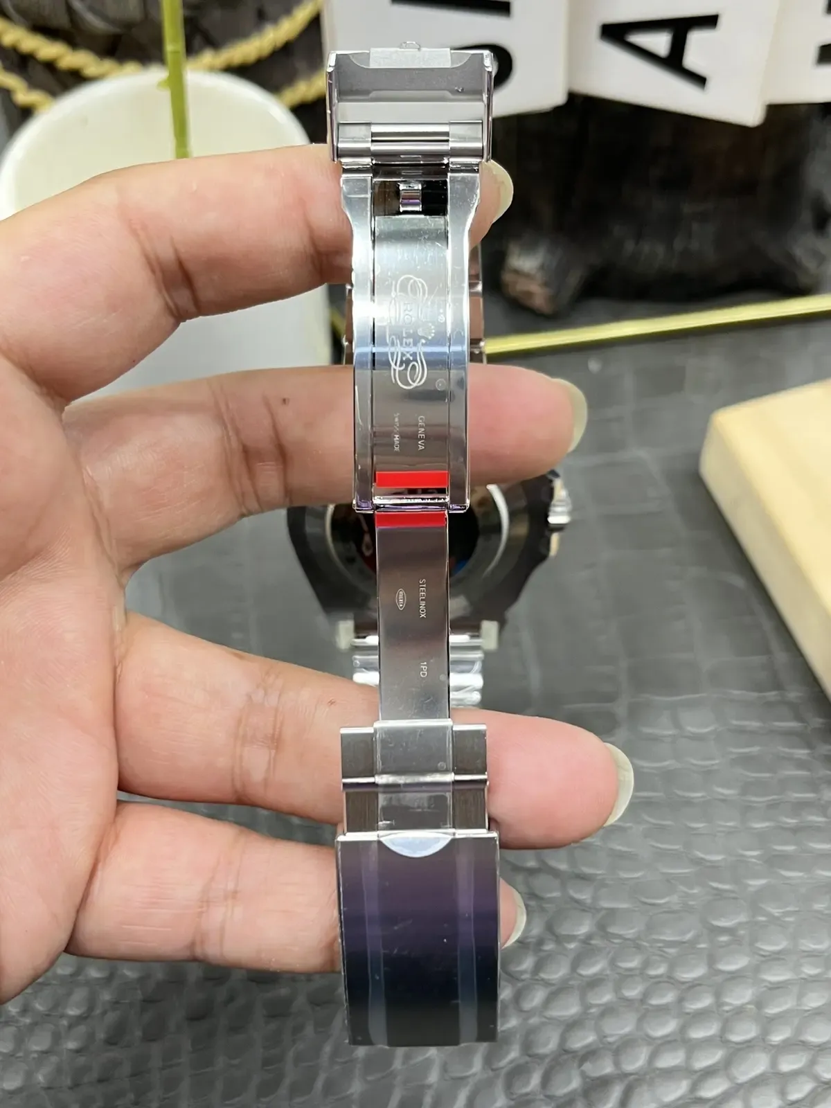 97%仿真度！C厂单红鬼王126600对比正品差距全解析