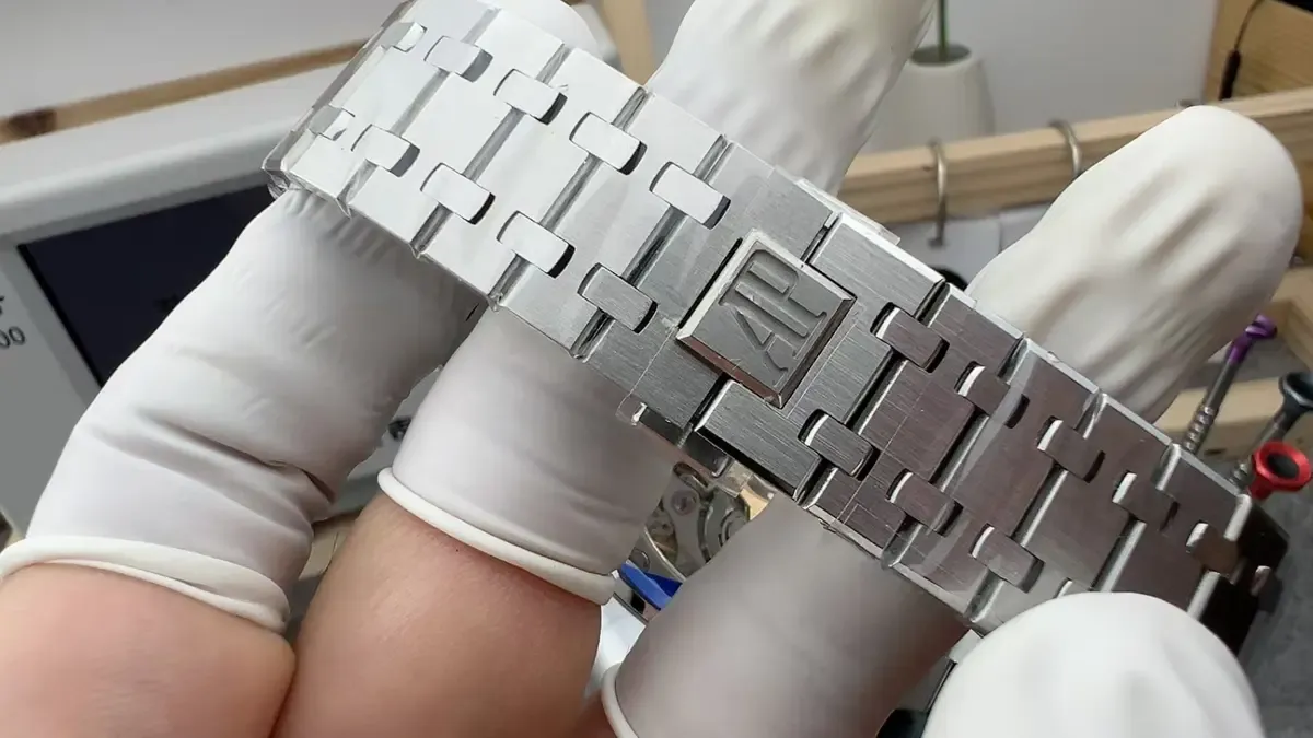 APS独家4401飞返机芯：APS爱彼26240飞返计时深度拆解