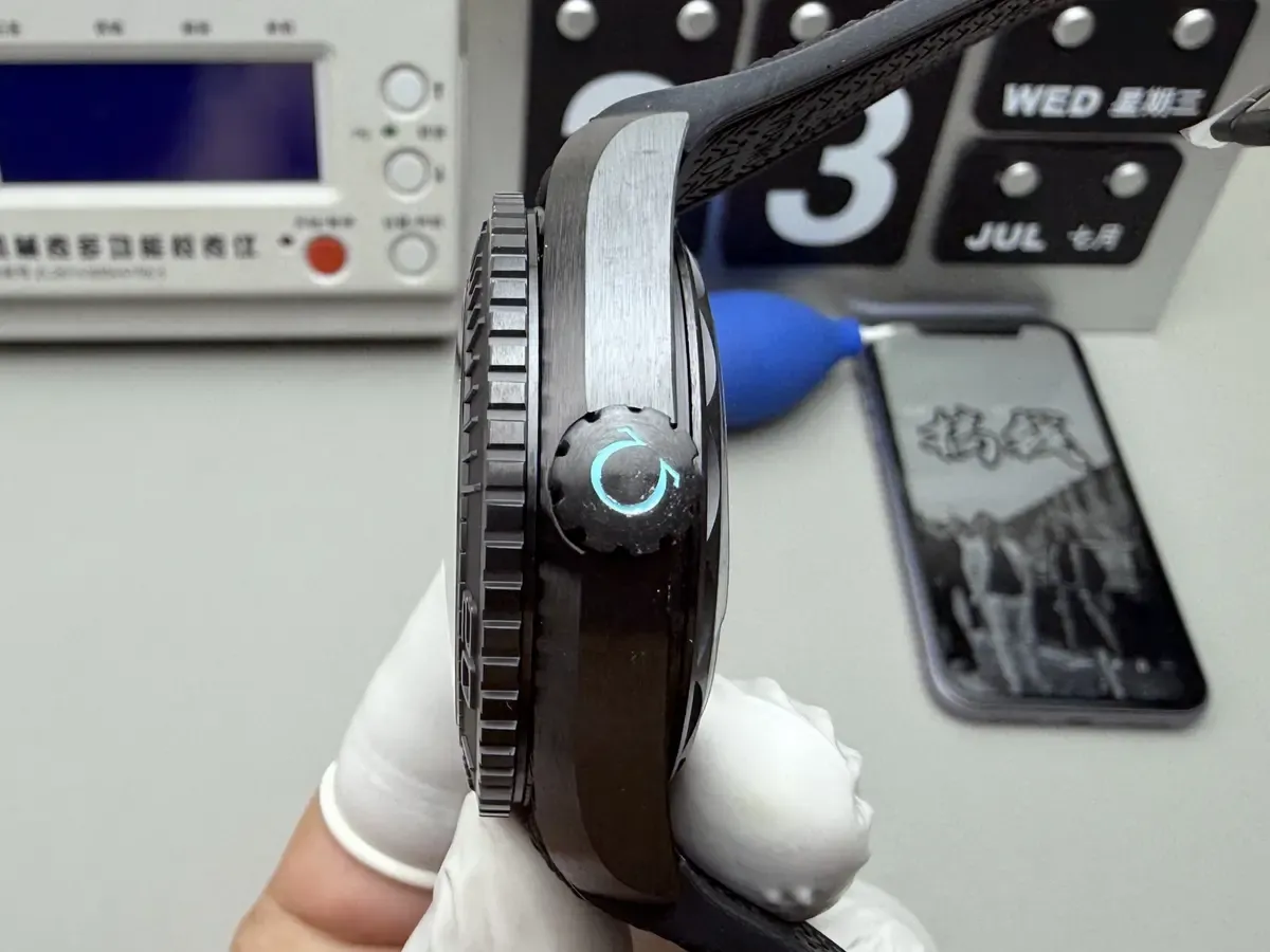 “一表走天下”：VS厂海马600世界时黑陶瓷深度评测