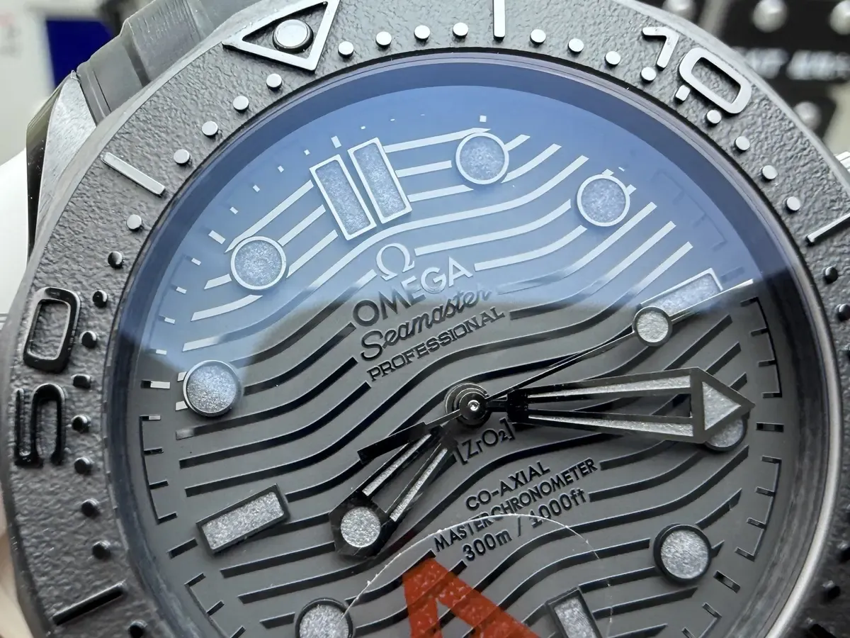 VS厂海马300墨黑陶瓷壳一体机芯评价好不好？