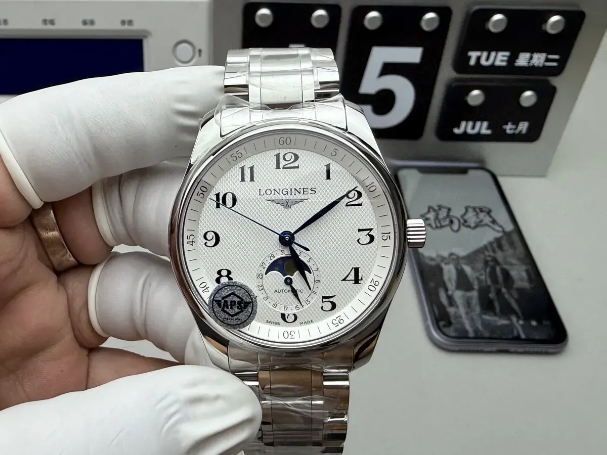 想买APS厂浪琴四针月相？先看看有无破绽！